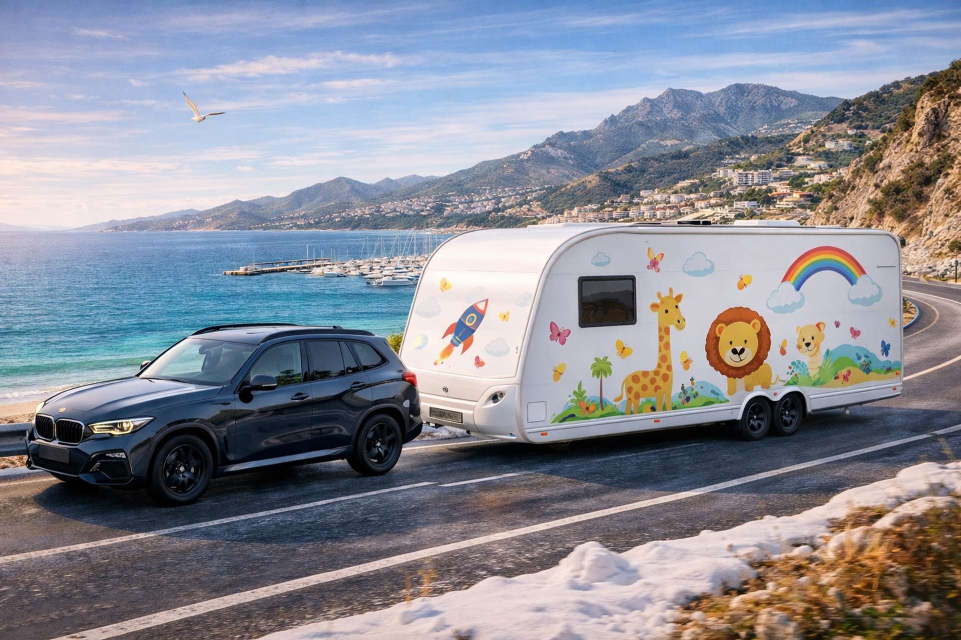 Folierter Wohnwagen mit Kinder-Motiven